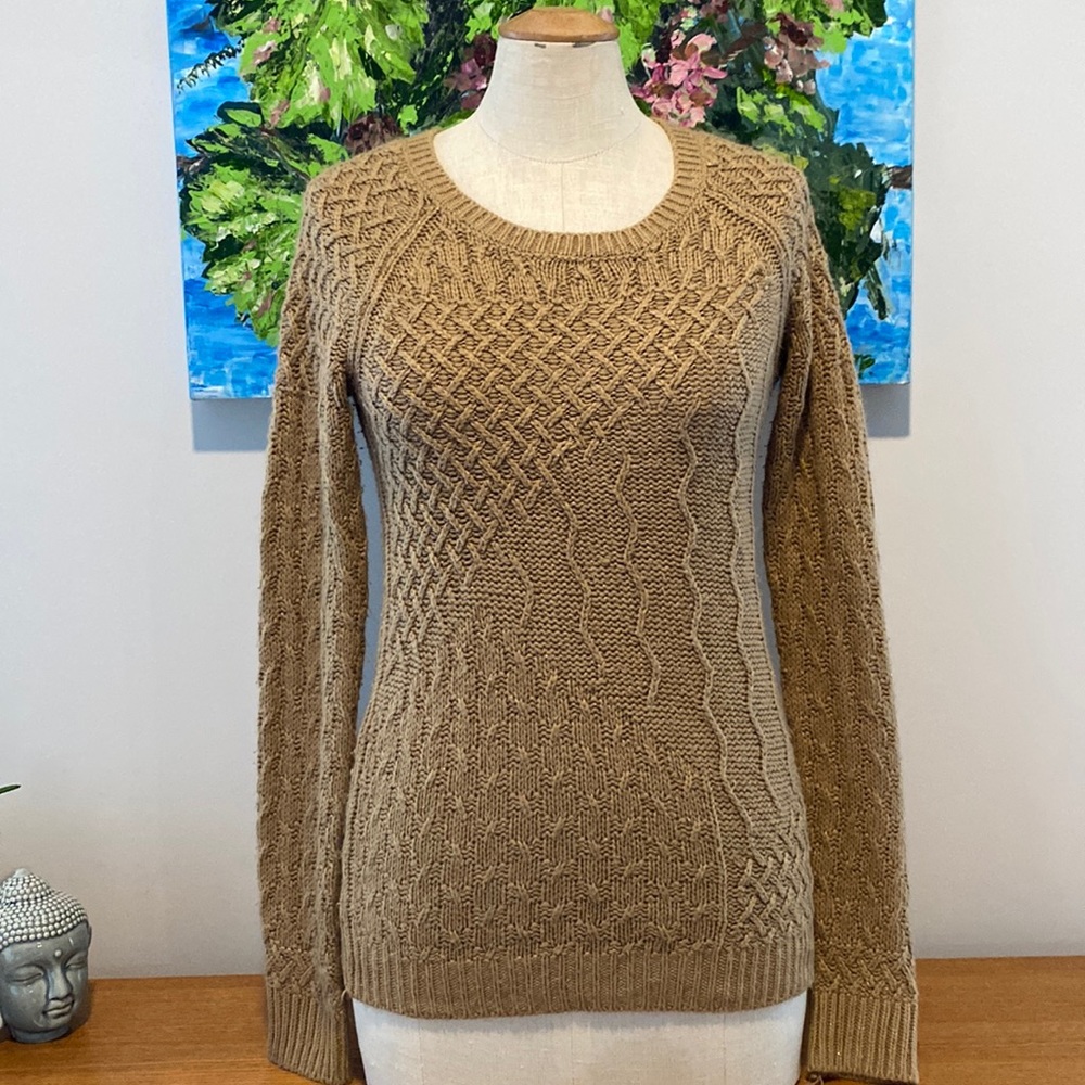 Mossimo supply Co. taupe with gold flex Scoopneck cable knit sweater. X small